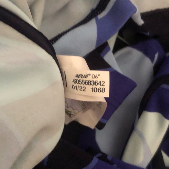 OFFLINE by aerie NWOT Women’s Real Me Ruched Crop T Shirt Small Blue Black Print - Picture 9 of 10